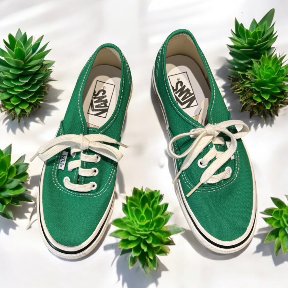 Women’s Vans Classic Green Sneaker Shoe! Brand New! Size 6.5